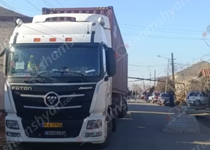 В селе Востан иранский грузовик врезался в газовые трубы: пострадавших нет