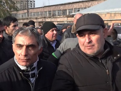 Бастующие в Ереване водители автобусов представили свои жалобы