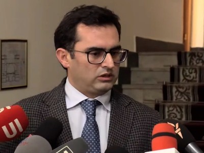 Аршакян пояснил: Причина исключения Агазаряна из партии - утечки информации с закрытого обсуждения в «ГД»