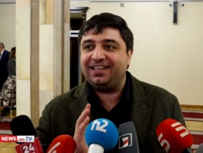 Соратник Пашиняна на вопрос относительно своего телефона ответил смехом