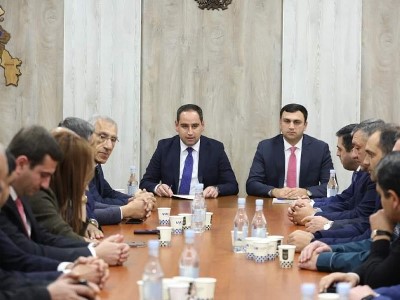 Министр Худатян представил администрации Армавирской области нового губернатора