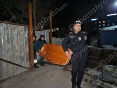 В Ереване из многоэтажки выпал и скончался гражданин Ирана
