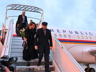 Никол Пашинян прибыл с супругой в Париж