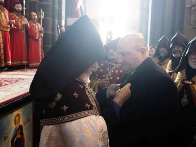 Կաթողիկոսը Վարդան Ղուկասյանին պարգեւատրել է Սուրբ Եկեղեցու «Սուրբ Գրիգոր Լուսավորիչ» պատվո բարձր շքանշանով