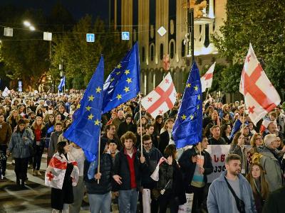 Участники проевропейских протестов в Тбилиси сообщают о звонках с угрозами