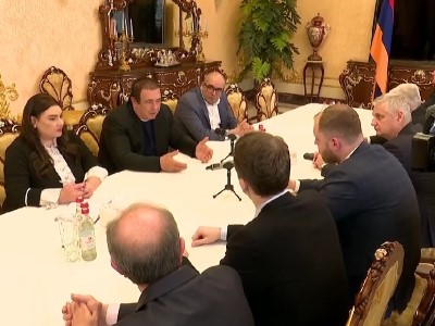 Лидер партии «Процветающая Армения» встретился с дипломатами и экспертами