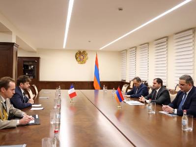 Папикян и Декотиньи обсудили вопросы повестки сотрудничества Армения-Франция в сфере обороны