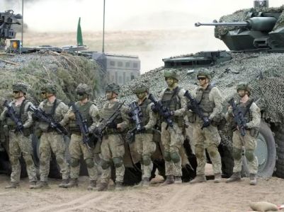 В ЕС обсуждают отправку до 100 тысяч военных в Украину