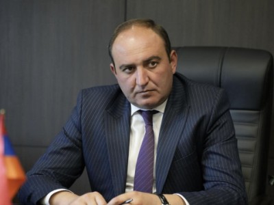 Глава общины Ахурян внял призыву Пашиняна и отказался от служебной машины