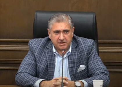 Նա դարձյալ ստում է. Արթուր Խաչատրյան