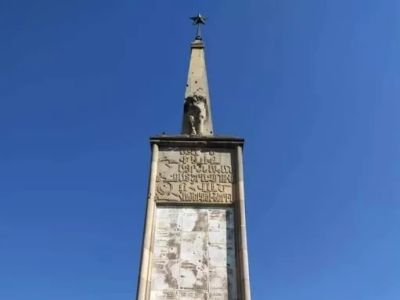 В оккупированном Атерке азербайджанцы разрушили памятник жертвам Великой Отечественной войны