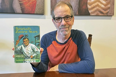Library gives its book to man who decided to return it after 50 years