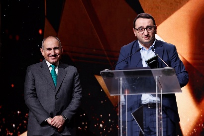 Հերոսությունը յուրաքանչյուրինս է, ամեն օր է. Փաշինյանը «Մեր ժամանակների հերոսը» մրցանակը հանձնել է Արմեն Մարտիրոսյանին