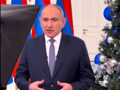 Пашинян показал, как велись съемки его новогоднего послания