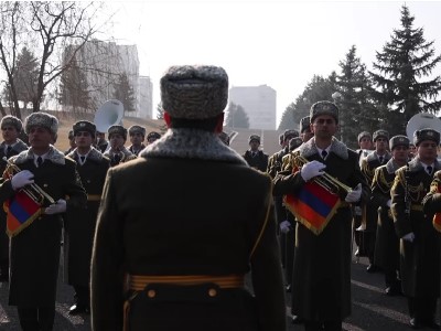 Զինված ուժերի նվագախմբի տոնական կատարումը (վիդեո)