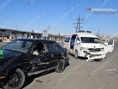 В пригороде Еревана произошло ДТП с участием автомобиля скорой помощи