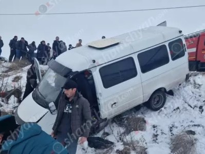 В аварии в Арагацотнской области пострадали 13 человек