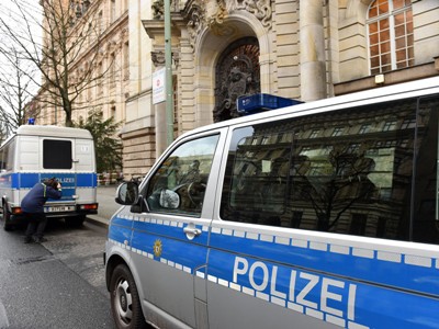 Man takes hostage in Germany bank