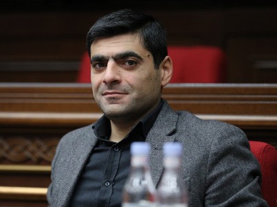 В церкви «Сурб Ованес» Конда проходит церемония панихиды по депутату Мгеру Саакяну