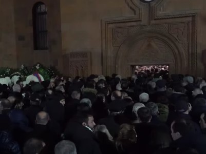 Роберт Кочарян участвует в церемонии панихиды по Мгеру Саакяну