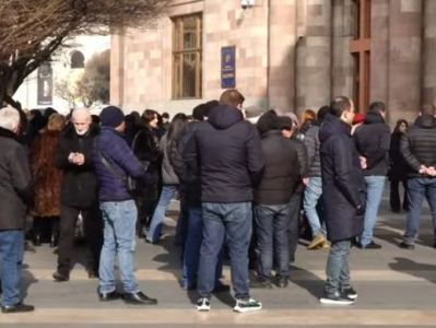 Движение «Вместе» провело акцию протеста перед зданием Правительства Армении