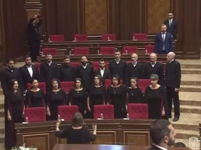 Первое заседание весенней сессии парламента Армении началось с исполнения еще неутвержденного гимна