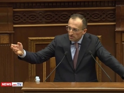 Եթե այնպիսի վիճակ լինի, որ իմ մանդատը վայր դնելն անհրաժեշտ լինի մեր թիմին, մեկ վայրկյան չեմ մտածի. Արսեն Թորոսյան