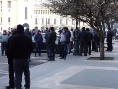Перед зданием Правительства Армении началась акция протеста представителей хозсубъектов против налоговых изменений