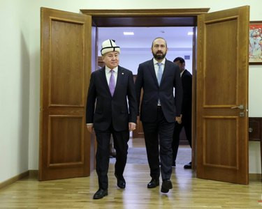 В Ереване проходит встреча глав МИД Армении и Кыргызстана