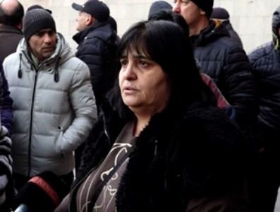 Протестующая: Если бы не бедность в наших головах, мы бы наивно не избрали Пашиняна 