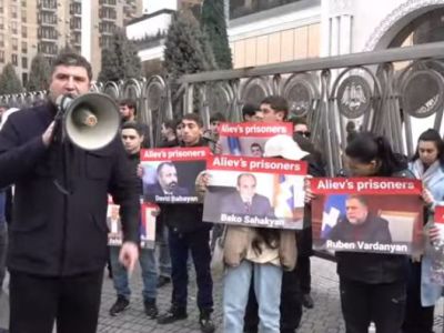 В Ереване проходит акция протеста: ее участники требуют возвращения армянских пленных