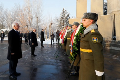 Armenia PM visits Yerevan military pantheon with some other senior officials