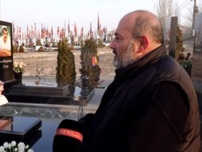 Իմացա` սատանան է գալու Եռաբլուր, եկա, որ որդուս շիրիմը չպղծի. զոհվածի հայրը՝ Փաշինյանի այցի մասին