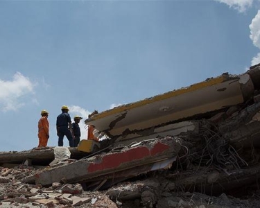 2 dead, more than 20 trapped under rubble of 5-story building that collapsed in India’s New Delhi