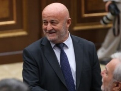 «Իրավունք». «Թե ում պրոյեկտն ենք՝ կհայտարարենք հանգիստ եղեք․ Աղազարյանը փակագծեր է բացում»