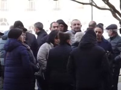 У здания Правительства Армении проходит очередная акция протеста представителей хозсубъектов