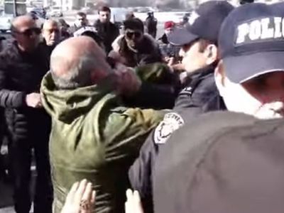 Во время акции протеста у здания Правительства Армении произошла потасовка