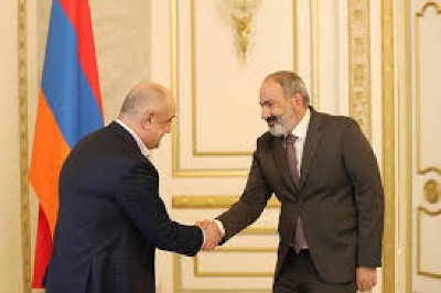 «Իրավունք». Նիկոլը դիմել է Սյամոյին, վերջինս գլուխ է գովացել, թե՝ սպասեք, «մեգա պլան» եմ գծել