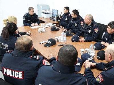 Պարեկային ծառայության պետը աշխատանքային խորհրդակցություն է անցկացրել Սյունիքի գումարտակի ծառայողների հետ