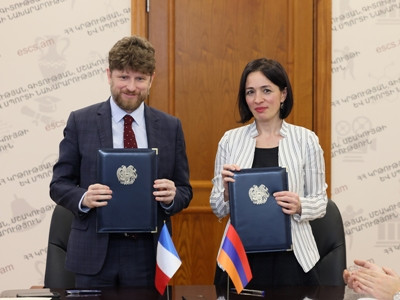 Армения и Франция подписали документы по развитию и укреплению сотрудничества в сфере высшего образования