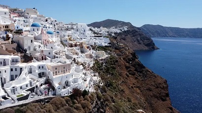 Власти Греции закрыли школы на острове Санторини из-за сейсмической активности в регионе