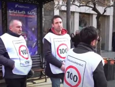 Экс-мэр Еревана со сторонниками продолжает бойкотировать повышение платы за проезд в столичном транспорте