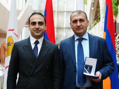 Այսօր ձերբակալված պաշտոնյաներից մեկն Ավինյանի կողմից պարգևատրվել էր հուշամեդալով․ Արթուր Չախոյան