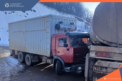 Աղվանի գյուղի մոտ բախվել են MACK մակնիշի ավտոբաքը և KamAZ մակնիշի բեռնատարը. առաջացել է խցանում․ տուժածներ չկան