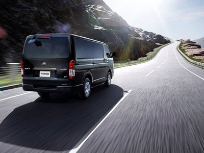 Toyota Motor начала предлагать новую спецверсию бескапотного вэна Hiace H200