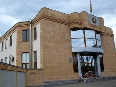 Չարենցավանի դատարանում կալանավորի ձեռնաշղթաները չեն կարողանում հանել, փրկարարների են հրավիրել