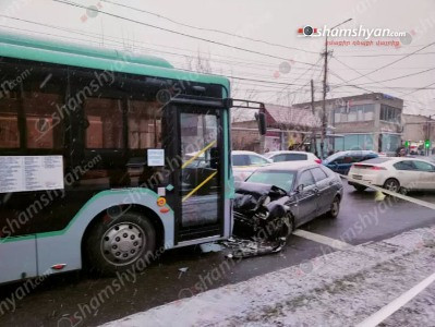 В Ереване произошло ДТП с участием пассажирского автобуса