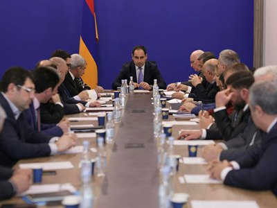 Դավիթ Խուդաթյանը էներգետիկ համակարգի պատասխանատուների հետ քննարկել է հրատապ լուծում պահանջող հարցեր