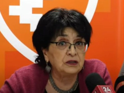 Սա դավադրություն է պետական շահի ու հայոց լեզվի դեմ. ինչու՞ պիտի ամեն ինչ թարգմանել անգլերեն. Արզումանյան