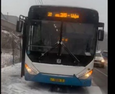 «Իրավունք». Քաղաքապետարանը չի կարողանում հասկանալ՝ ինչպես ստացվեց, որ ձմռանը ձյուն եկավ